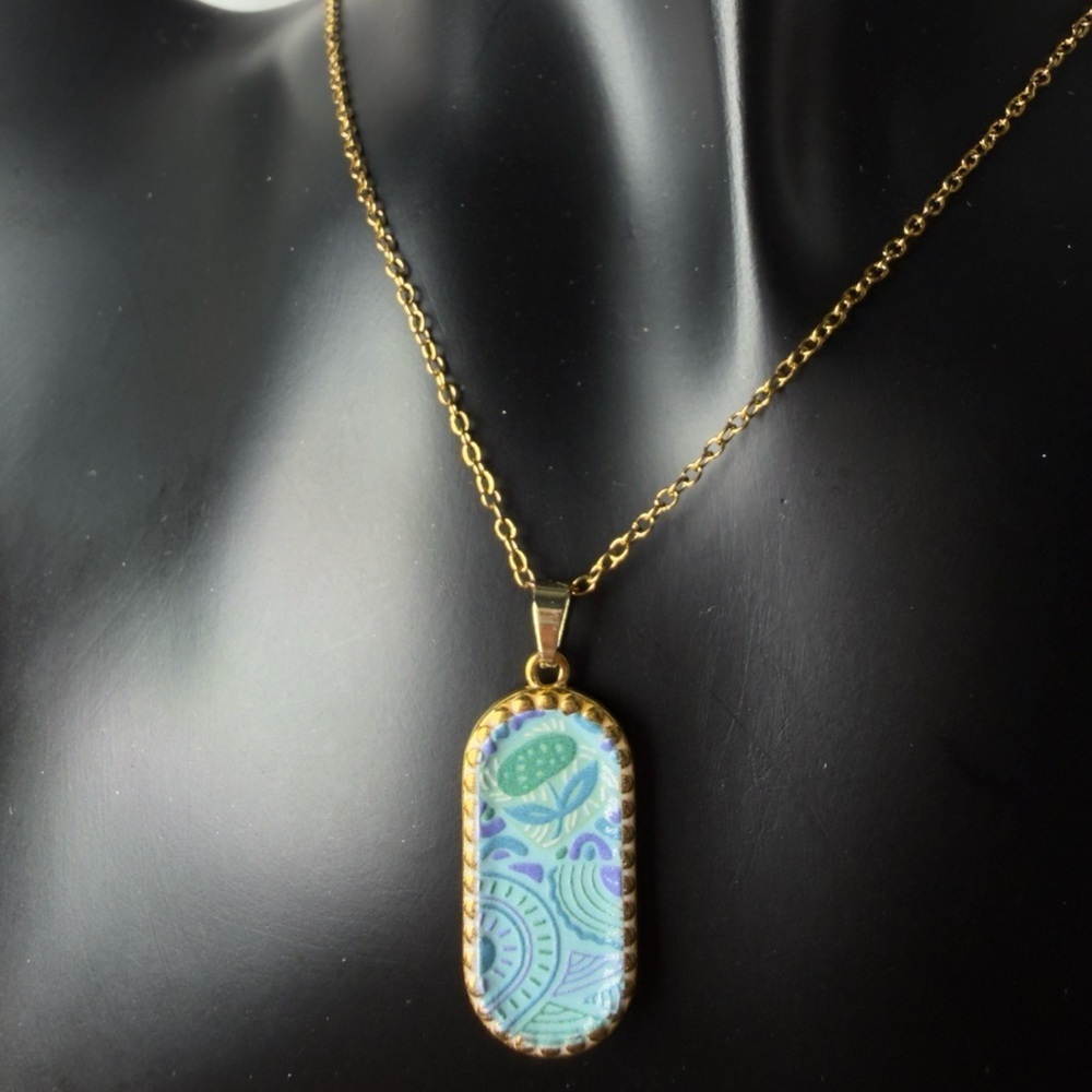 New Gold and Blue Pendant Necklace